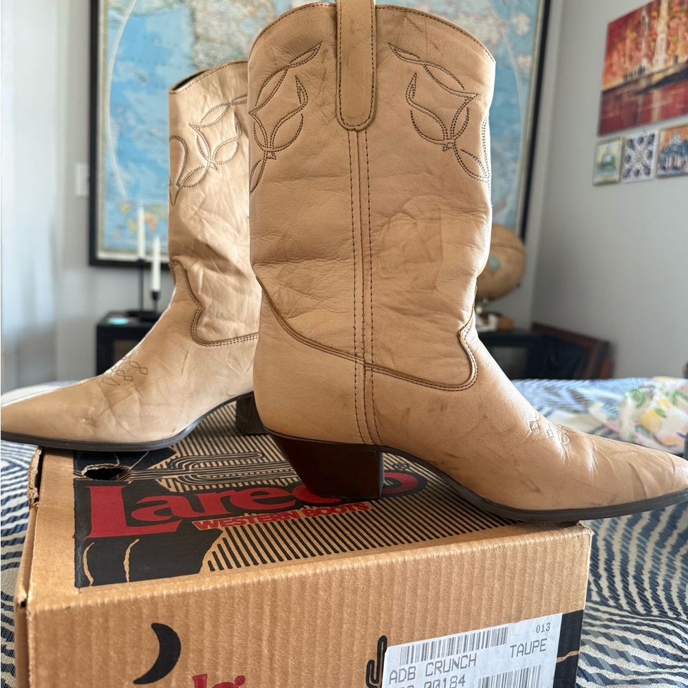 Laredo Women's Leather Cream Heeled Boots - Picture 3 of 4